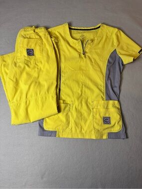 koi Lite scrub set